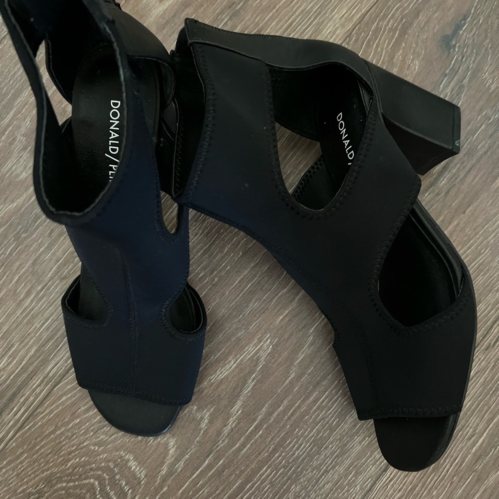 Donald Pliner women shoe, size 6-1/2